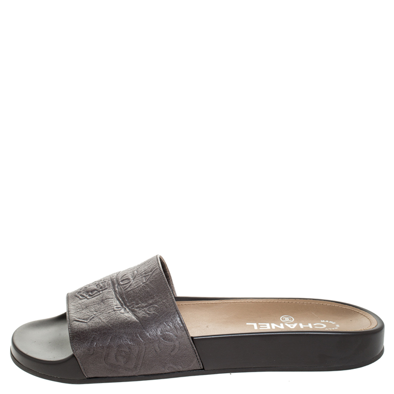 

Chanel Grey Embossed Leather Lucky Charm Slides Size