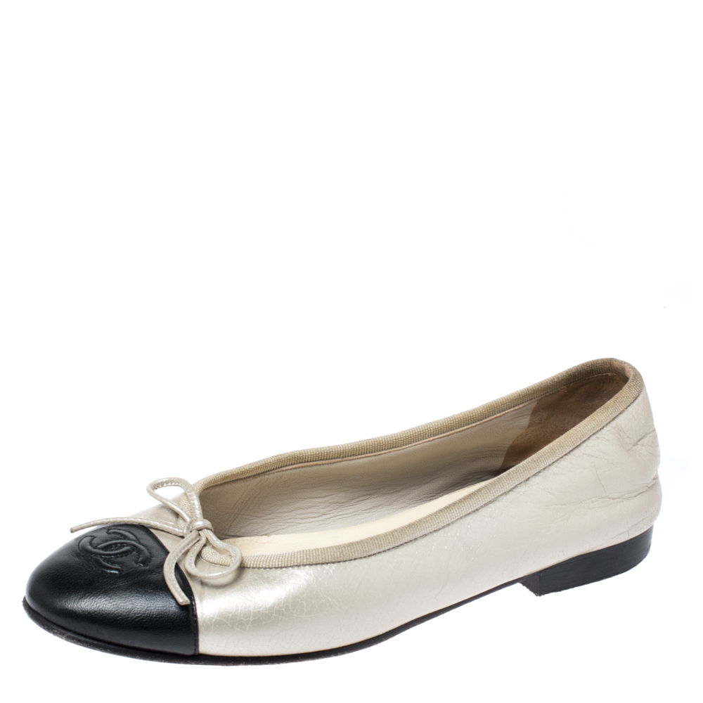 Pre-owned Chanel Two-tone Leather Bow Cc Cap Toe Ballet Flats Size 36.5 In Metallic