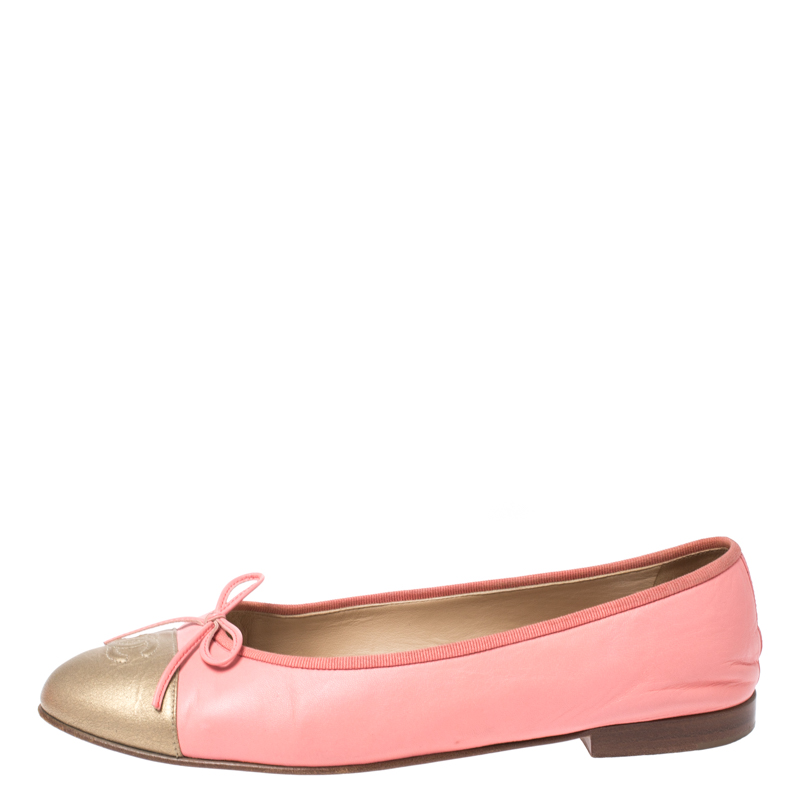 

Chanel Peach Leather And Metallic Gold Cap Toe CC Bow Ballet Flats Size, Orange