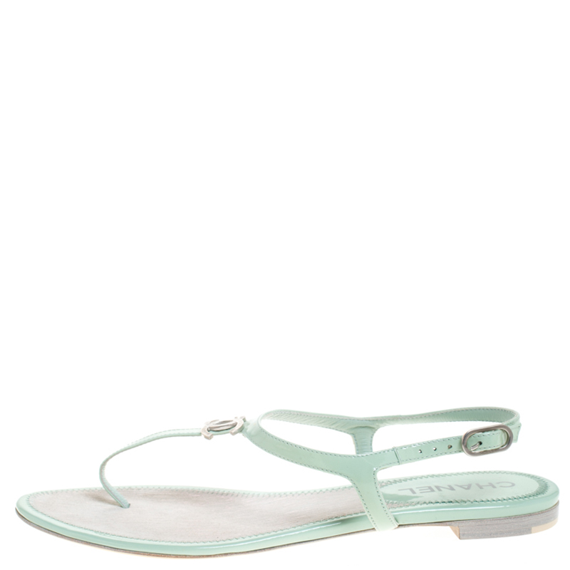 

Chanel Mint Green Patent Leather CC Thong Flat Sandals Size