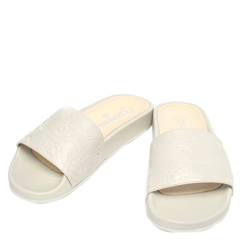 

Chanel White Embossed Leather Sandals Size