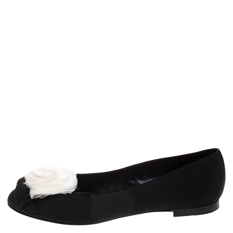 

Chanel Black Fabric And White Camellia Tulle Ballet Flats Size
