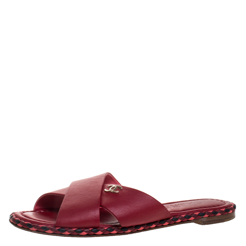 مملوكة مسبقًا Chanel Red Leather Braided Trim Criss Cross CC Flat Slide Size 38