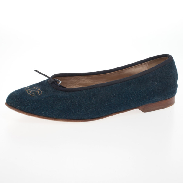 مملوكة مسبقًا Chanel Blue Denim 'CC' Bow Denim Ballet Flats Size 39.5