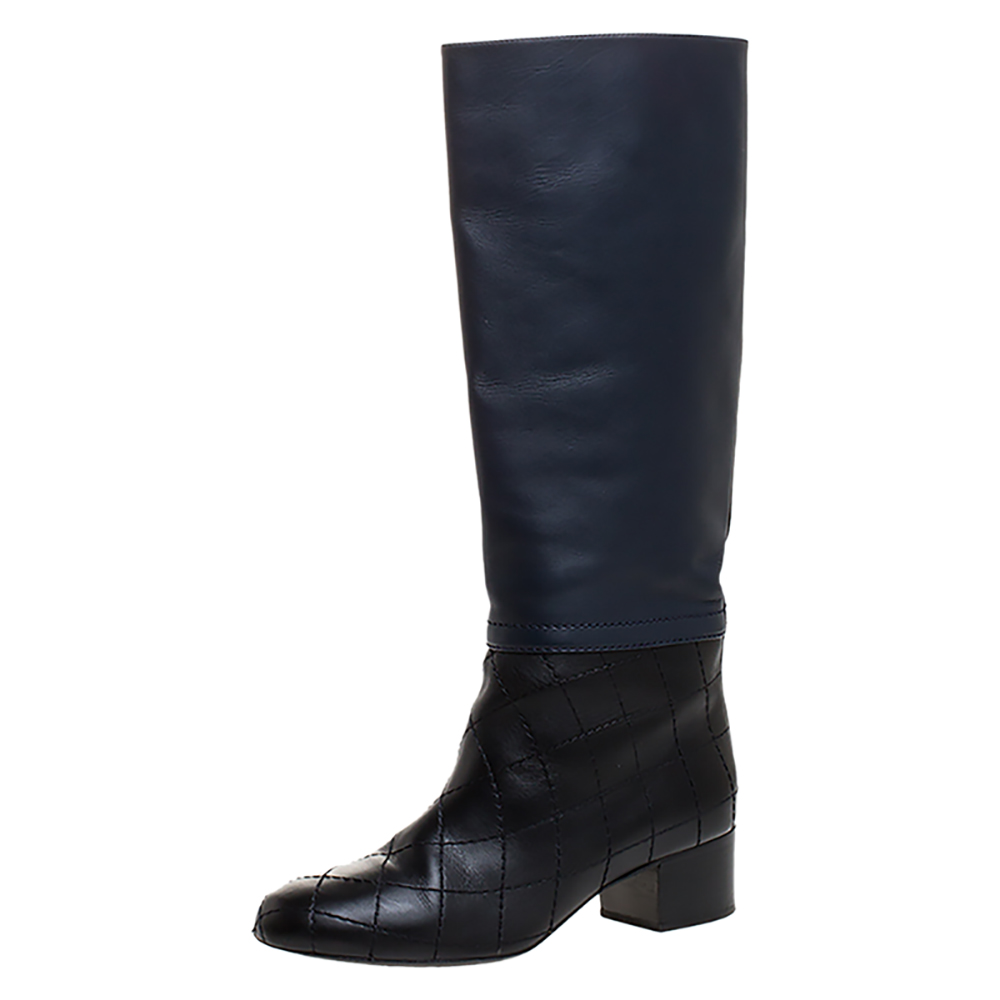 مملوكة مسبقًا Chanel Navy Blue/Black Quilted Leather Knee Length Boots Size 39.5