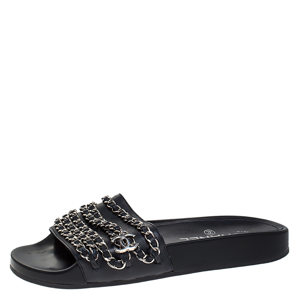 مملوكة مسبقًا Chanel Black Leather CC Chain Embellished Flat Slides Size 35