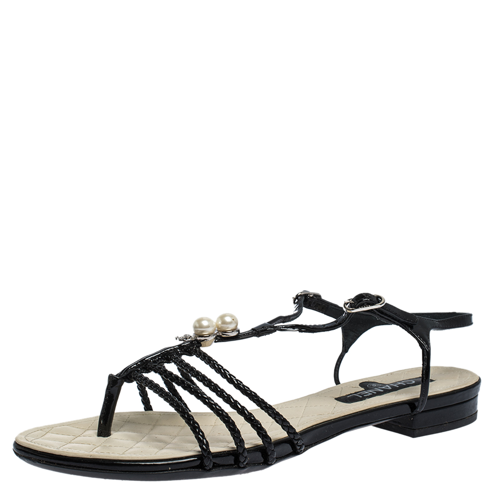 مملوكة مسبقًا Chanel Black Patent Leather Faux Pearl Embellished Woven Strappy Flat Sandals Size 37