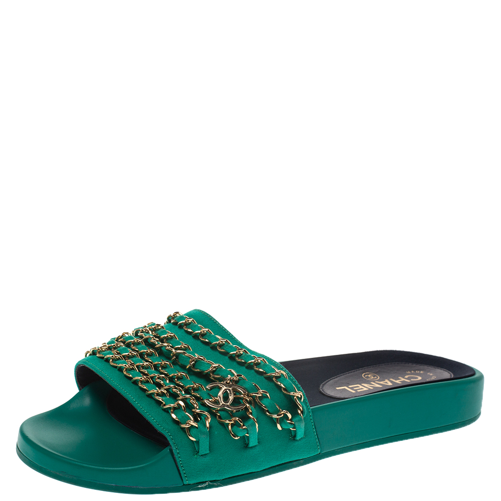 Pre Owned صندل سلايد شانيل "تروبيكونيك" مزين بسلسلة ساتان أخضر مقاس 39