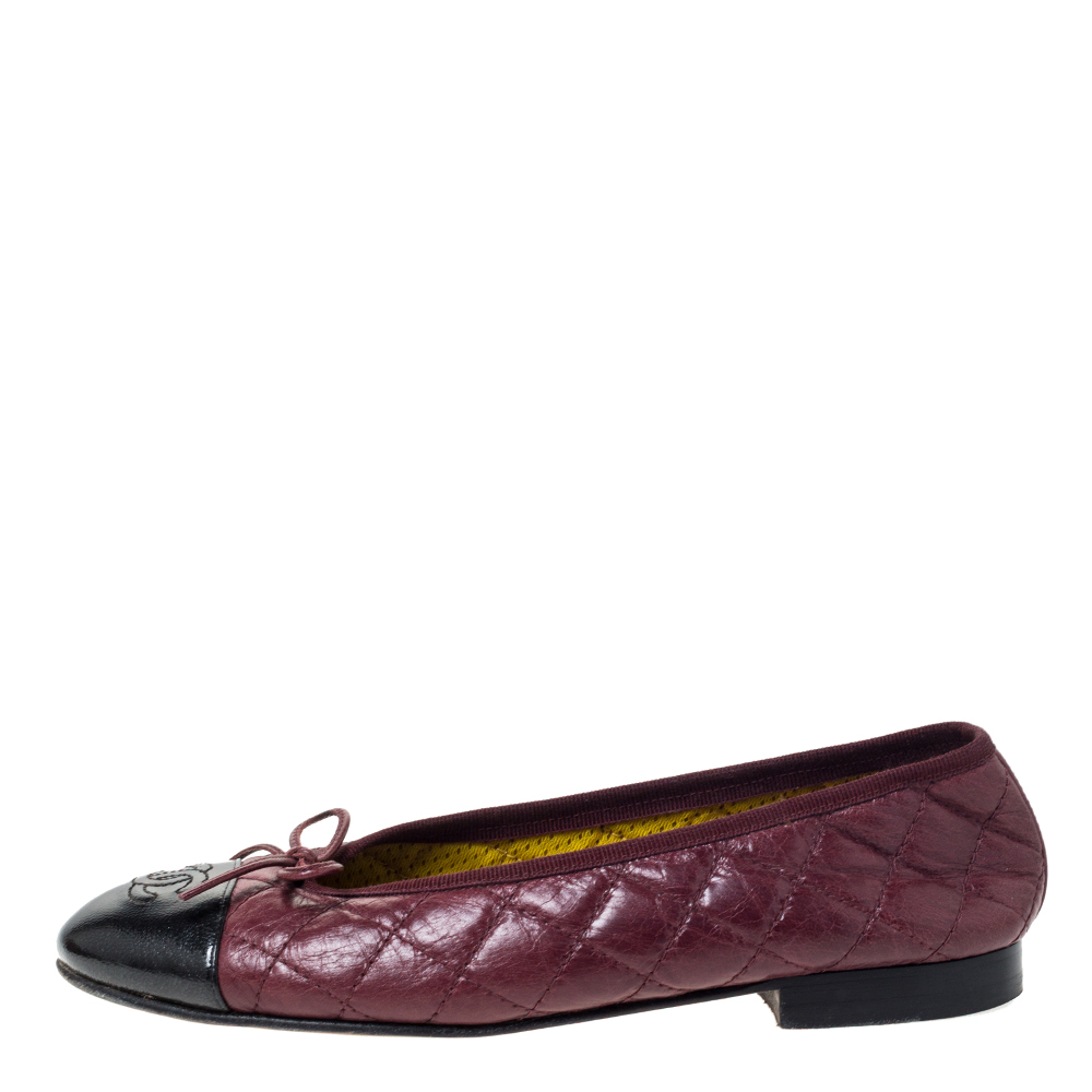

Chanel Red Quilted Leather And Black Patent CC Cap Toe Bow Ballet Flats Size