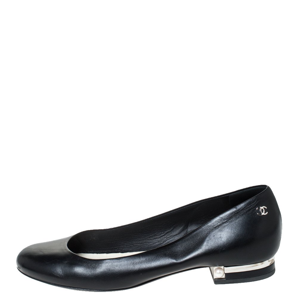 

Chanel Black Leather Pearl Embellished Ballet Flats Size