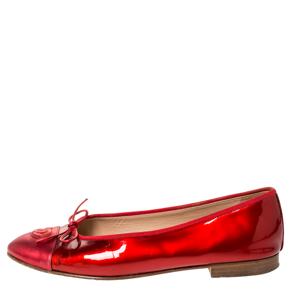 

Chanel Red Patent And Leather CC Cap Toe Ballet Flats Size