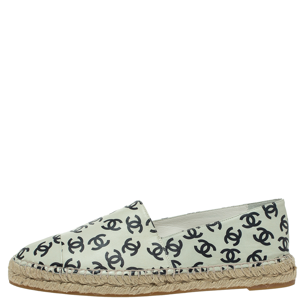 

Chanel Cream Leather And Black CC Printed Espadrilles Size