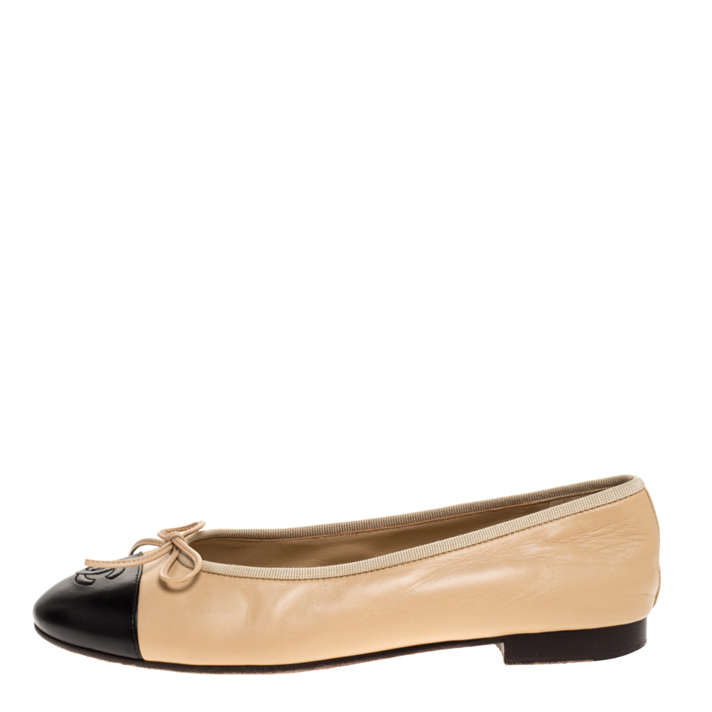 

Chanel Beige/Black Leather CC Bow Ballet Flats Size