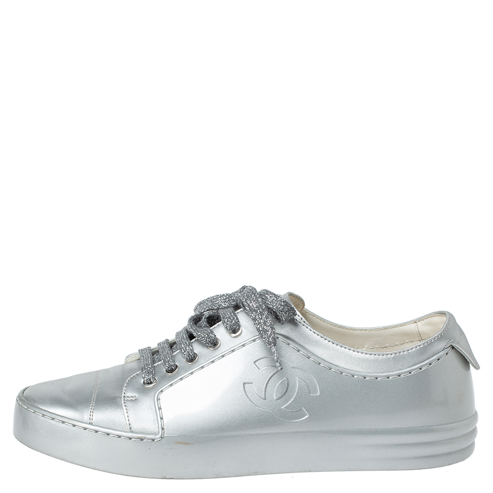 

Chanel Silver Patent Vinyl and Fabric CC Lace Up Low Top Sneakers Size