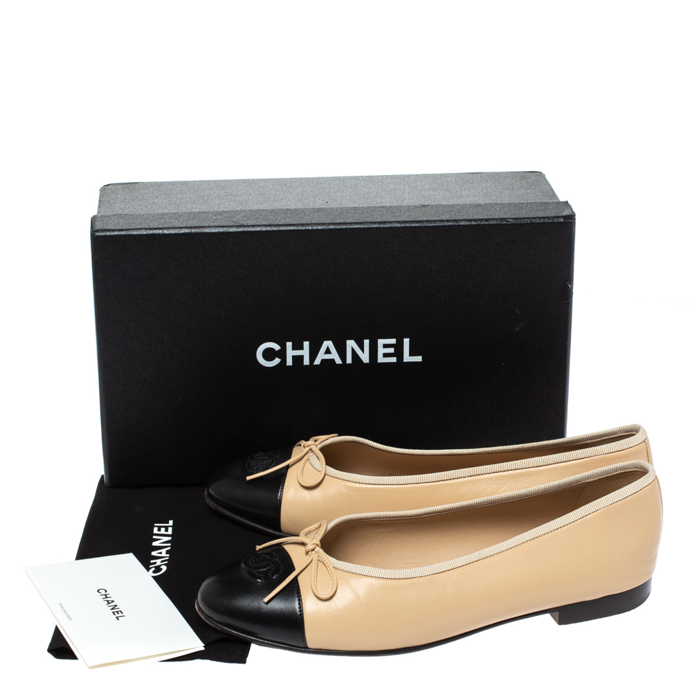 Chanel Beige/Black Leather CC Bow Ballet Flats Size 39.5 Chanel