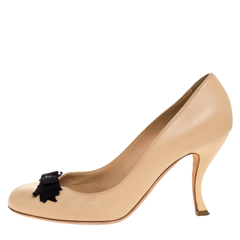 

Chanel Beige Leather CC Bow Pumps Size