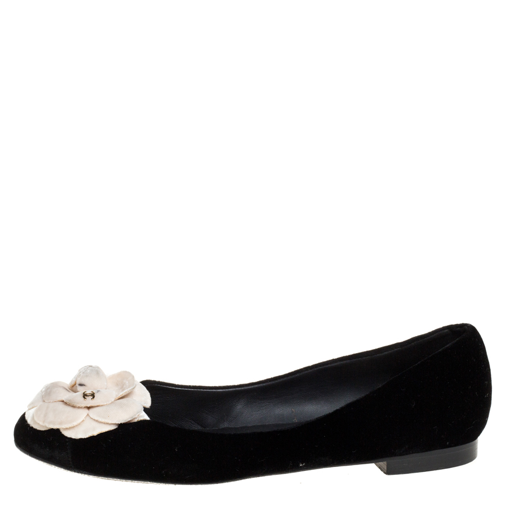 

Chanel Black/White Velvet Camellia Ballet Flats Size