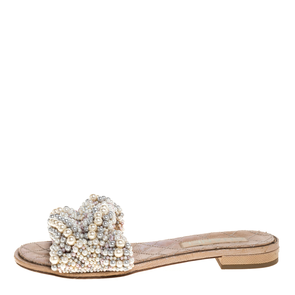 

Chanel Beige Faux Pearl Slide Flat Sandals Size