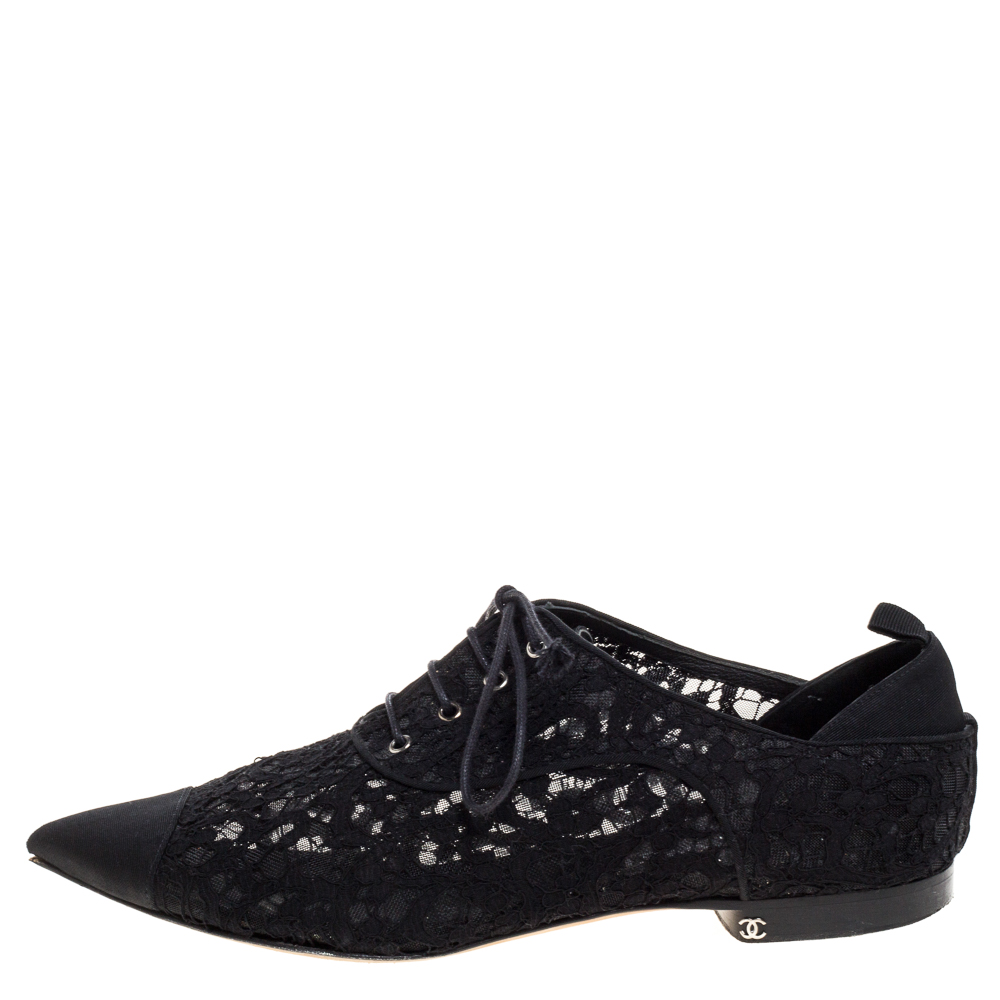

Chanel Black Floral Lace Cap Toe Lace Up Oxfords Size