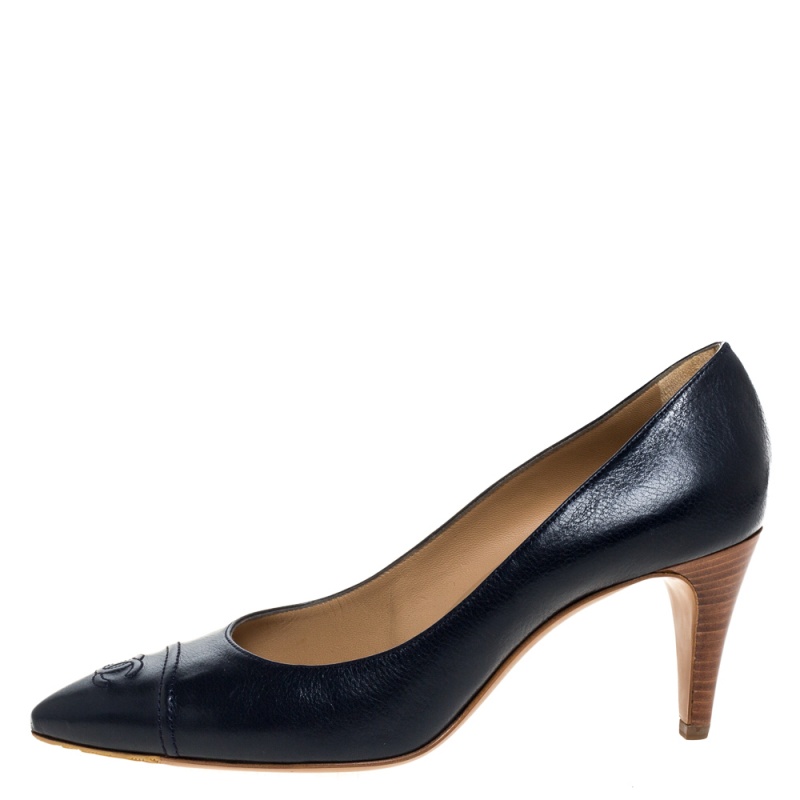 

Chanel Blue Leather CC Pointed Toe Pumps Size
