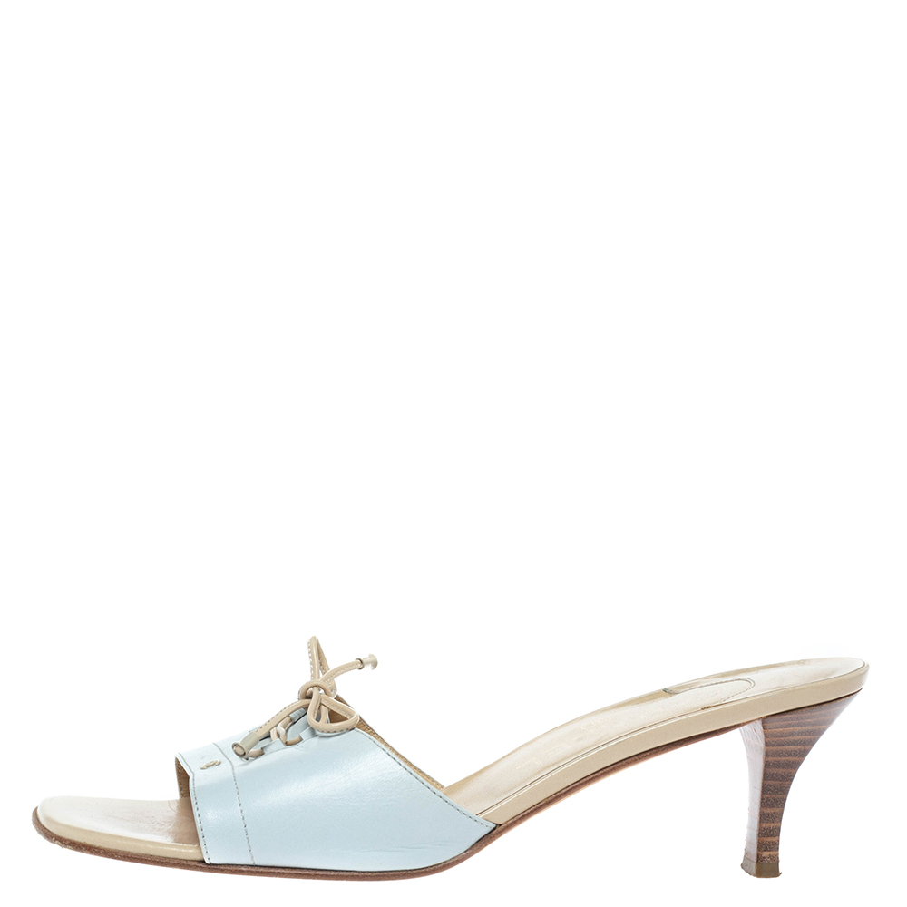 

Chanel Powder Blue Leather Lace Bow And CC Embellished Slide Sandals Size