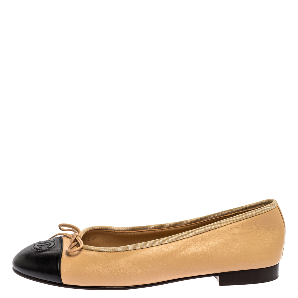 

Chanel Two Tone Leather CC Cap Toe Bow Ballet Flats Size, Beige