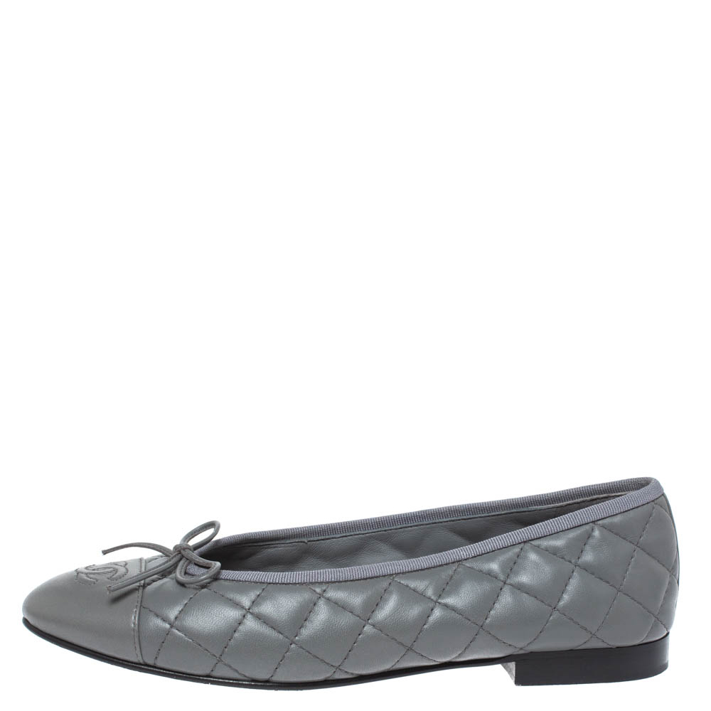 

Chanel Grey Quilted Leather CC Bow Cap Toe Ballet Flats Size