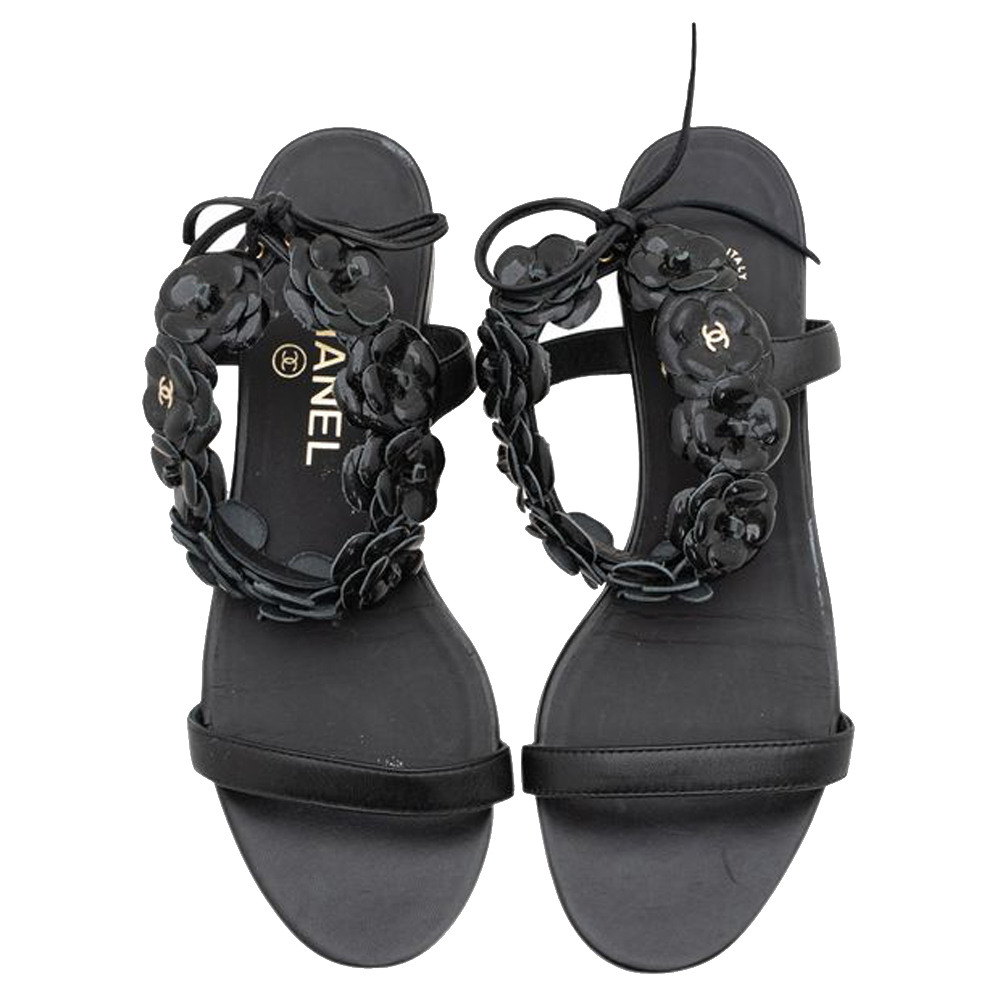 

Chanel Black Leather Camellia Flats EU