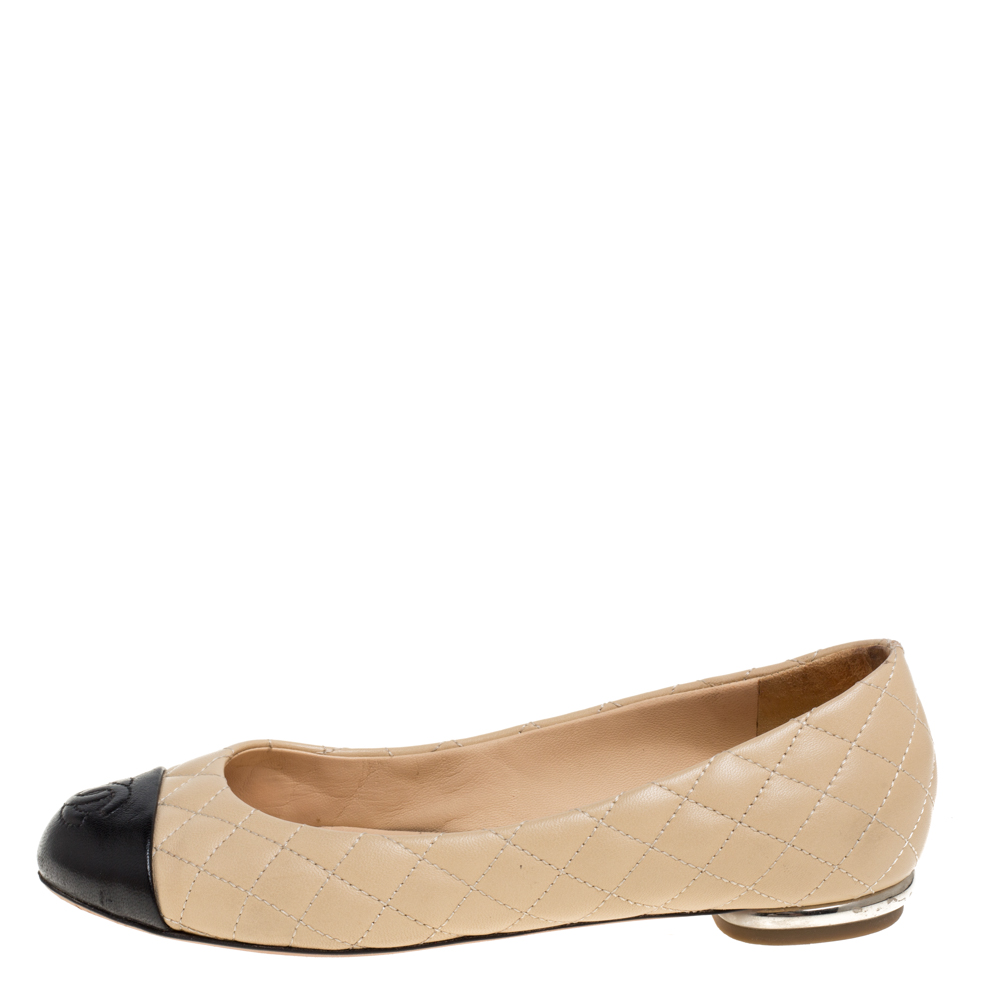 

Chanel Beige/Black Leather CC Cap Toe Ballet Flats Size