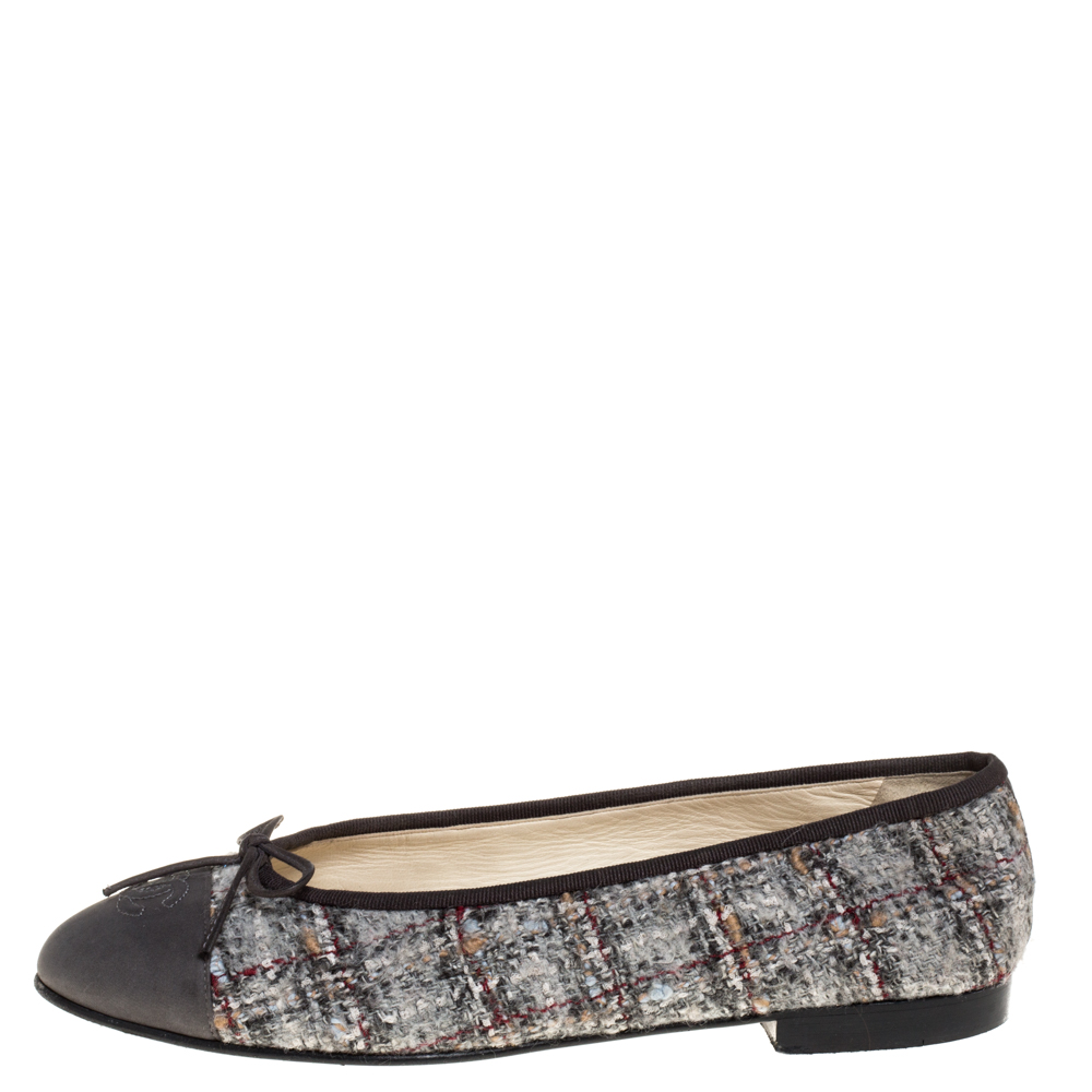 

Chanel Grey Tweed And Leather Cap Toe CC Bow Ballet Flats Size 38