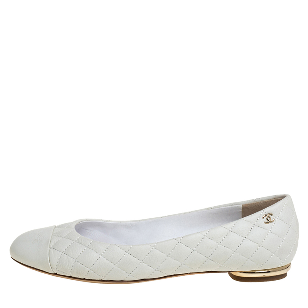 

Chanel White Quilted Leather Cap Toe Ballet Flats Size