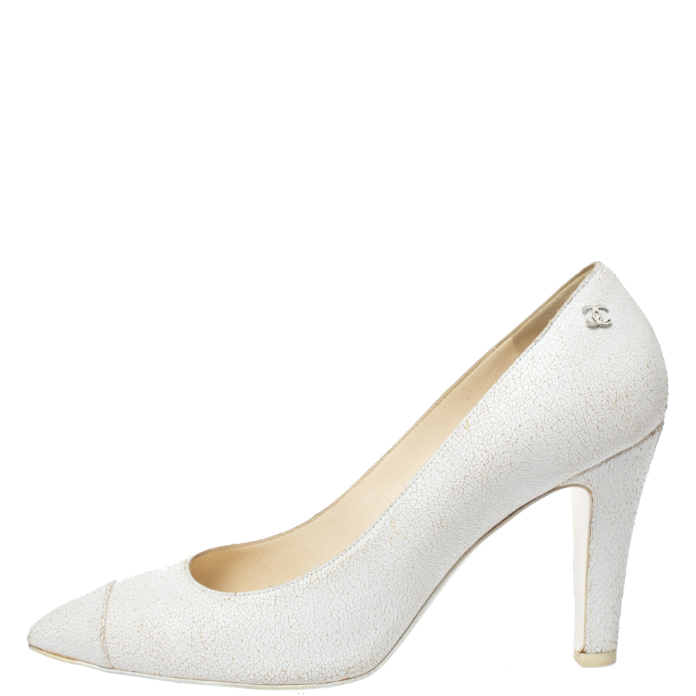 

Chanel White Textured Leather CC Pointed Toe Pumps Size