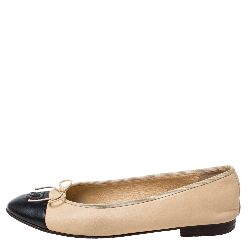 

Chanel Beige/Black Leather Bow CC Cap Toe Ballet Flats Size