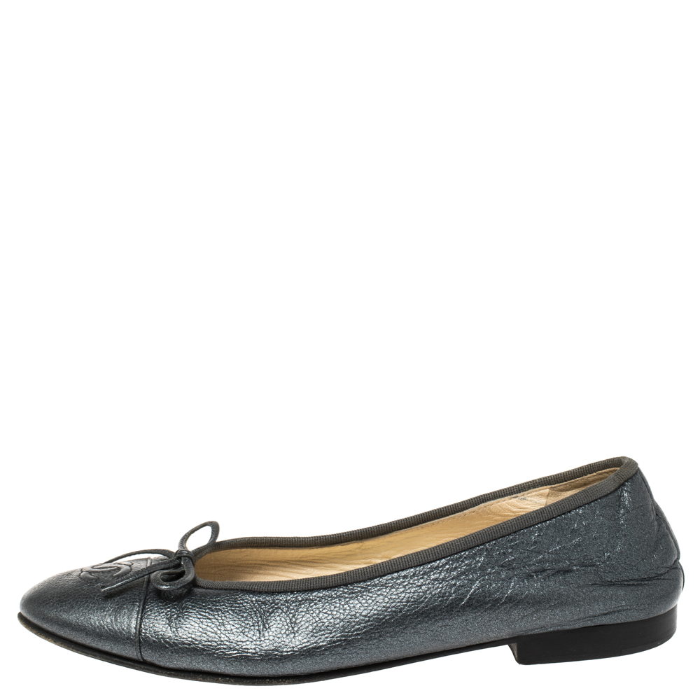 

Chanel Metallic Grey Leather Bow Ballet Flats Size
