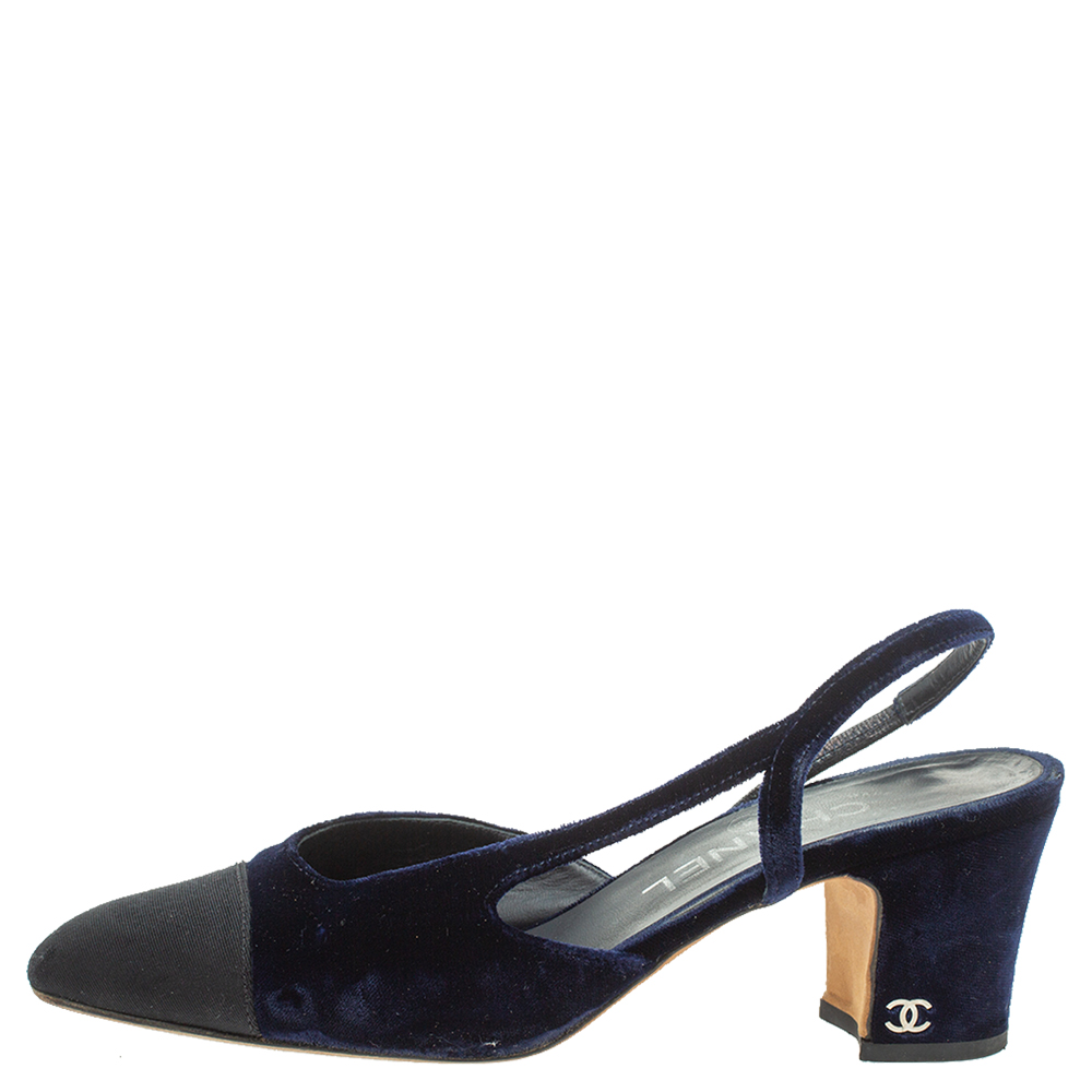 

Chanel Blue/Black Velvet Block Heels Slingback Sandals Size