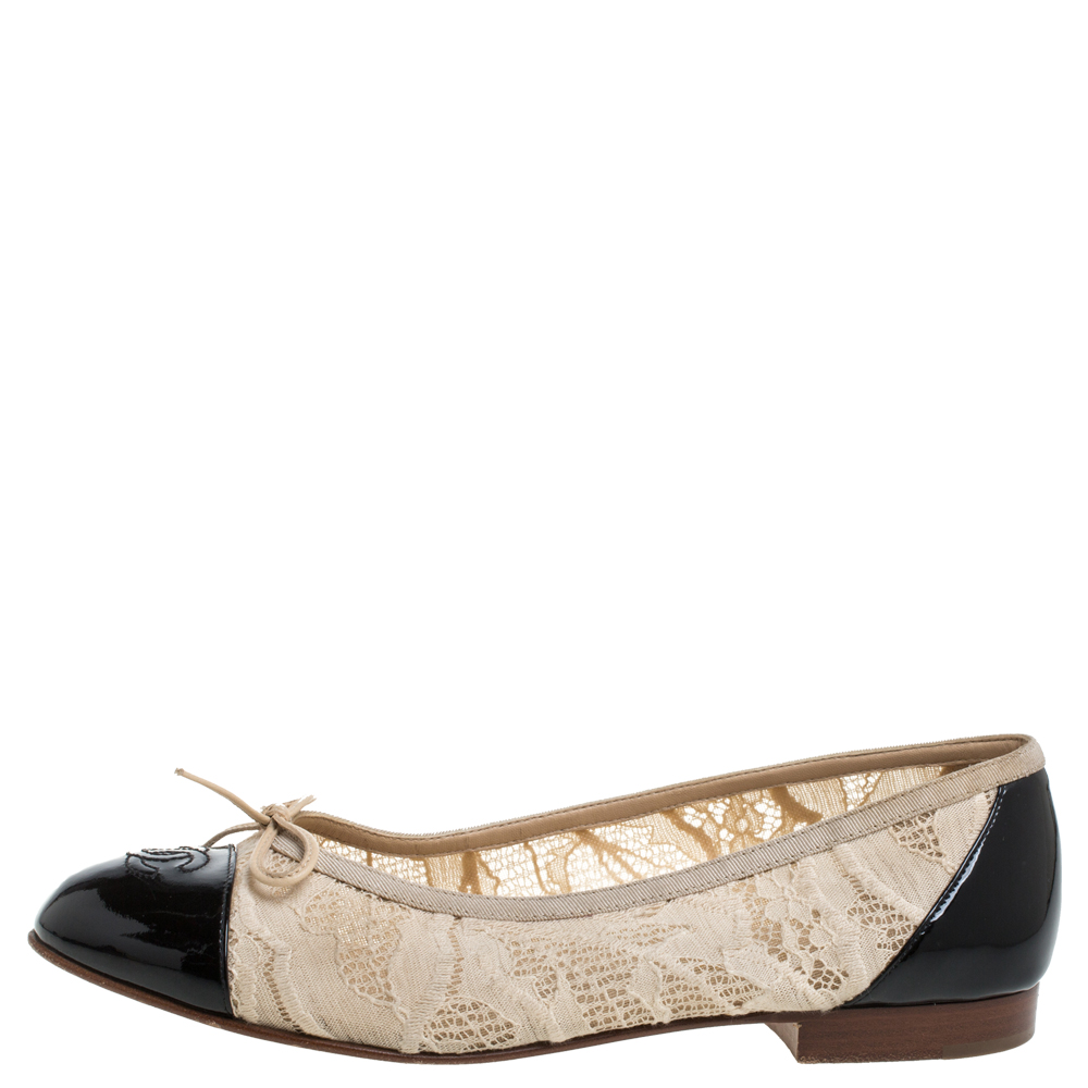 

Chanel Beige/Black Lace and Patent Leather CC Cap Toe Ballet Flats Size