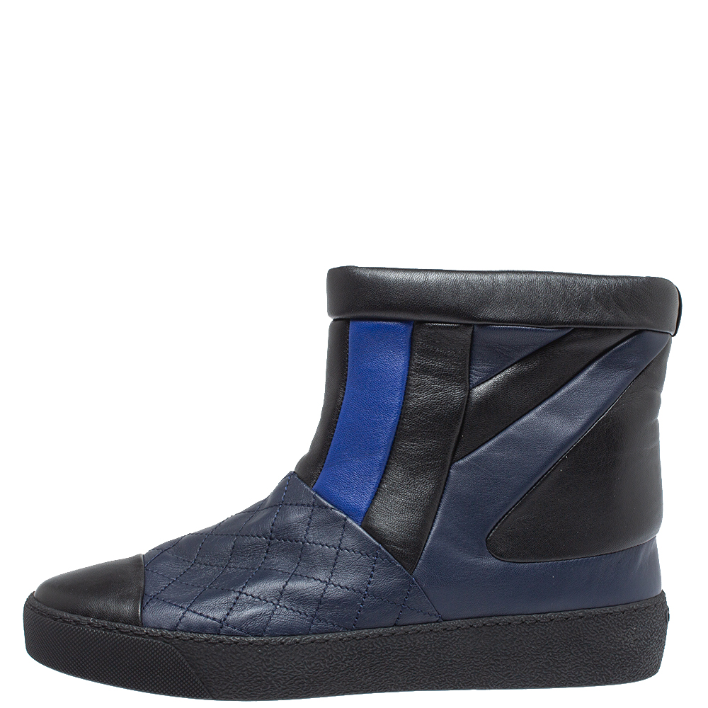 

Chanel Black/Blue Leather Snow Ankle Boots Size