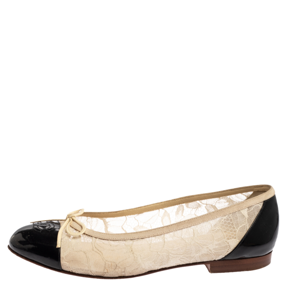 

Chanel White/Black Lace and Patent Leather Bow Ballet Flats Size