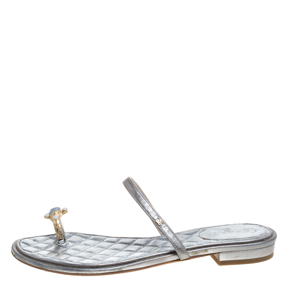 

Chanel Silver Leather Enamel Embellished Toe Ring Flat Sandals Size