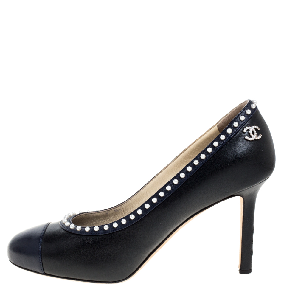 

Chanel Black Leather CC Pearl Around Embellished Pumps Size 37.5C