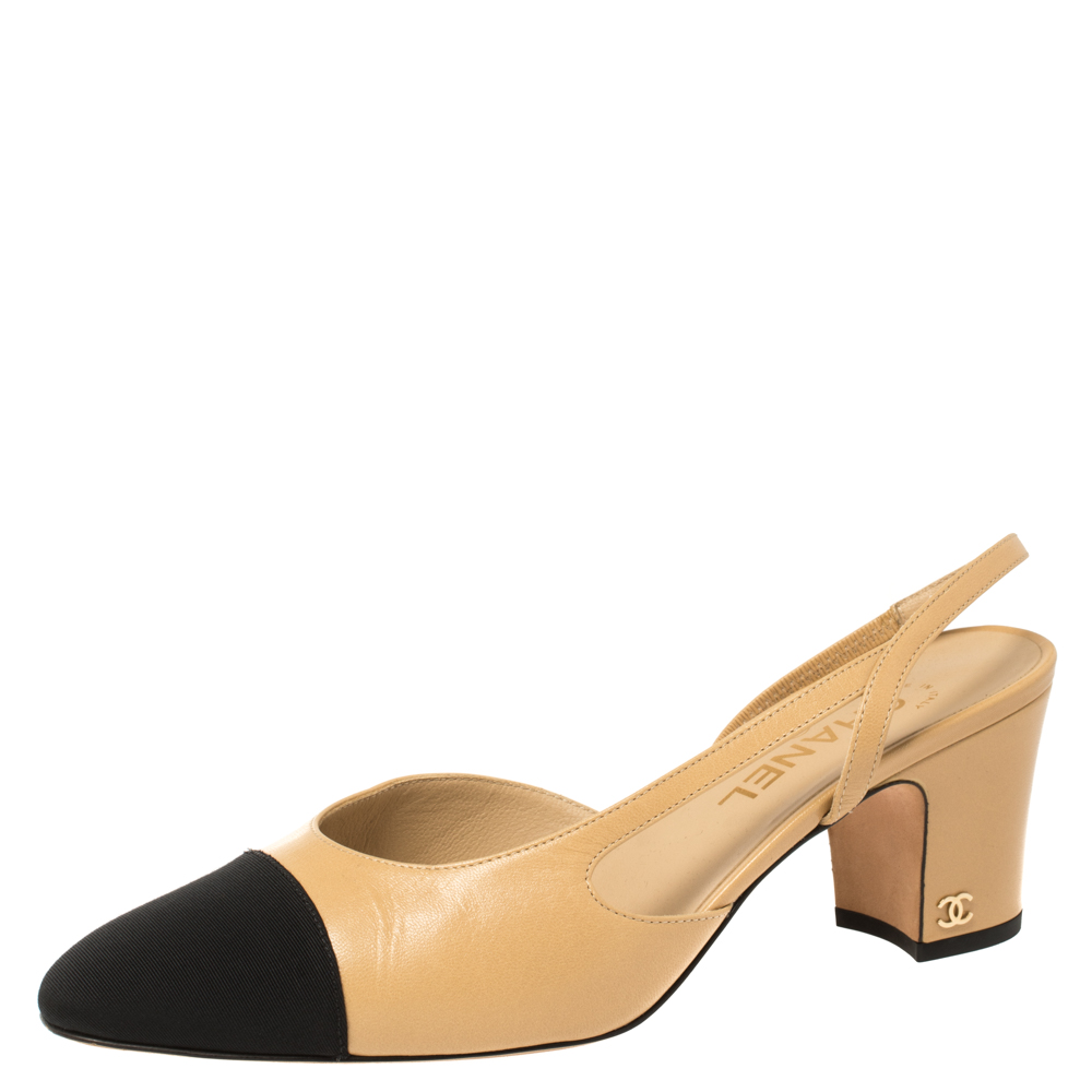 Pre Owned صندل شانيل فتحة كعب غطاء مقدمة قماش أسود وجلد بيج مقاس 37