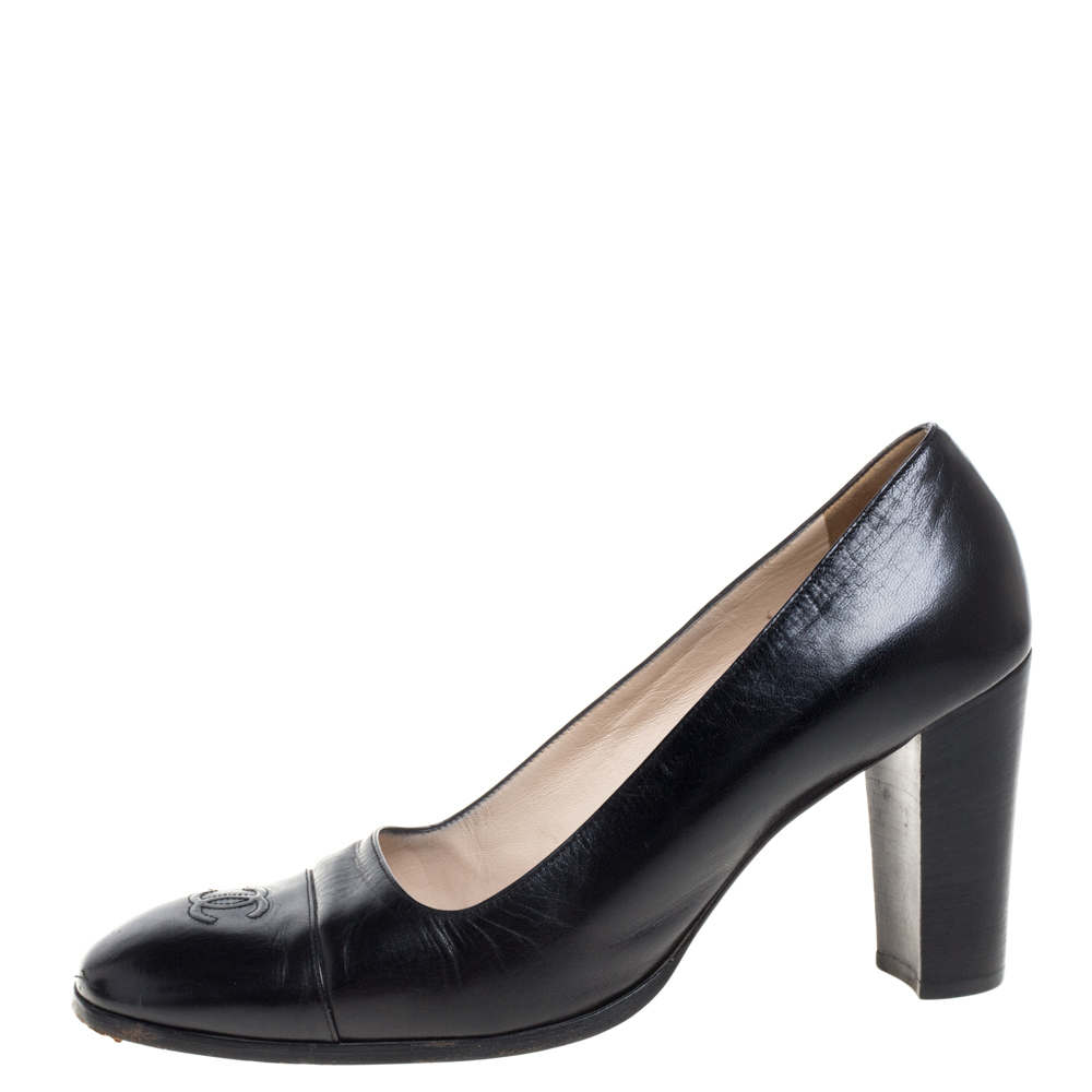 

Chanel Black Leather CC Pumps Size