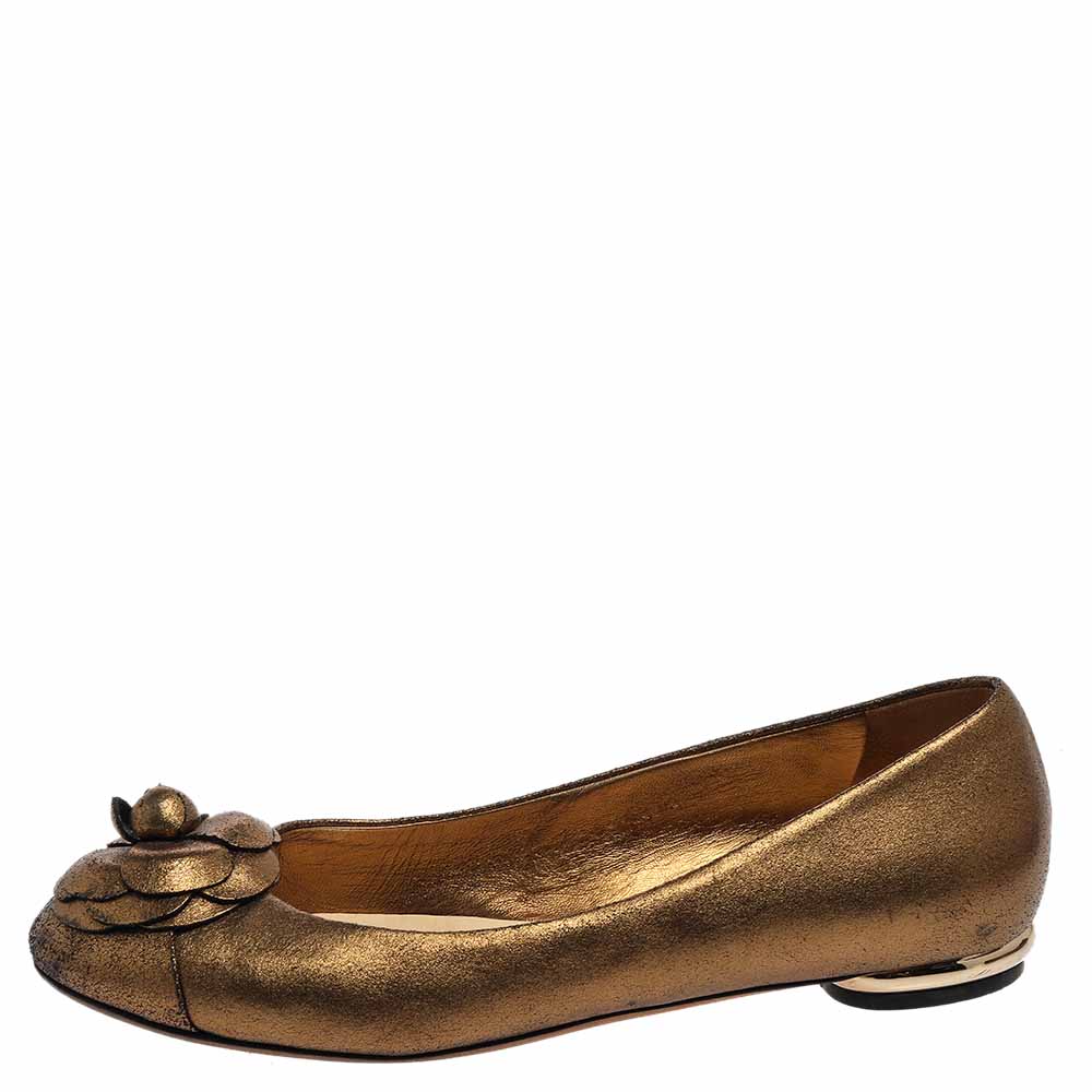 

Chanel Gold Textured Leather Camellia Ballet Flats Size