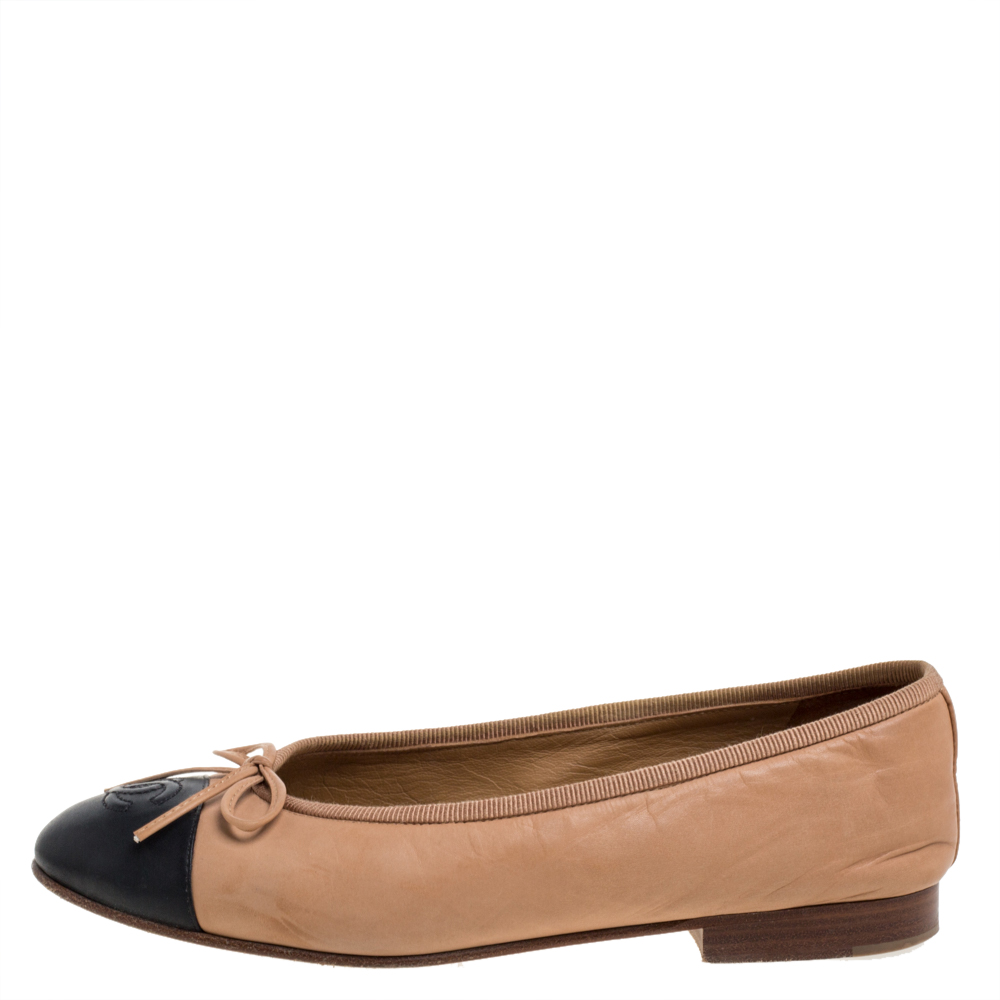 

Chanel Beige/Black Leather Bow CC Cap Toe Ballet Flats Size