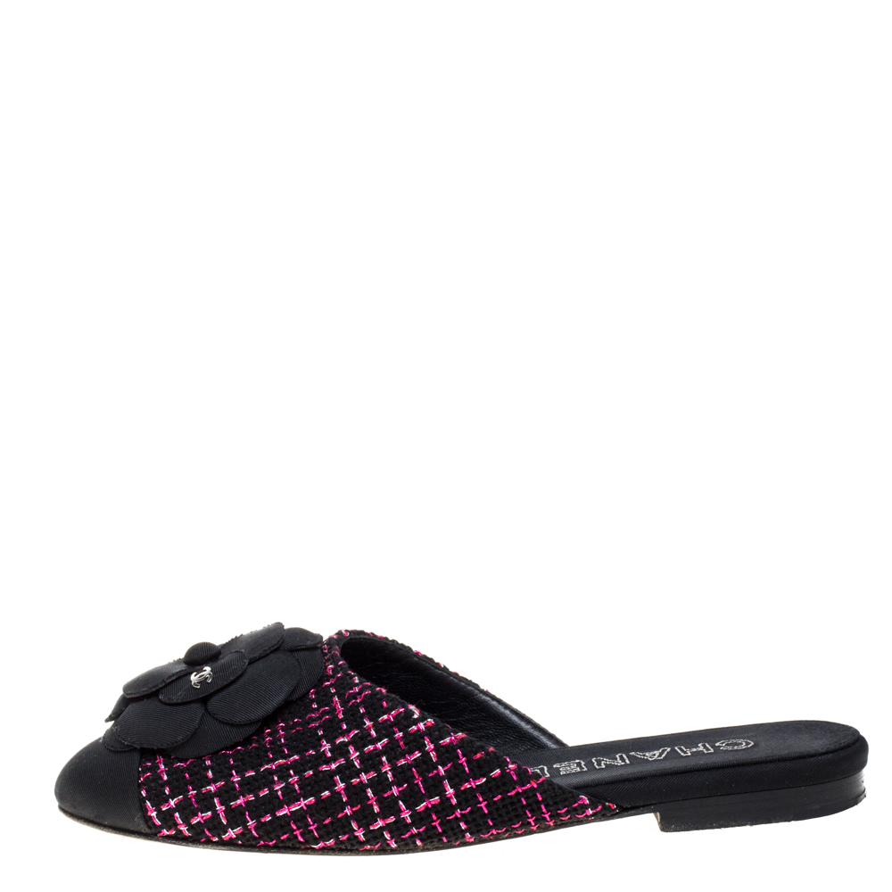 

Chanel Black/Pink Tweed Fabric Camellia Flower Cap Toe Slide Mules Size