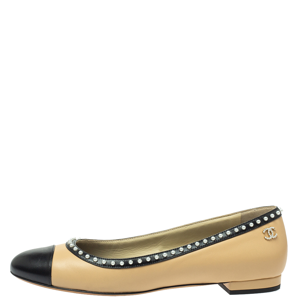 

Chanel Beige/Black Leather Pearl Embellished CC Cap Toe Ballet Flats Size