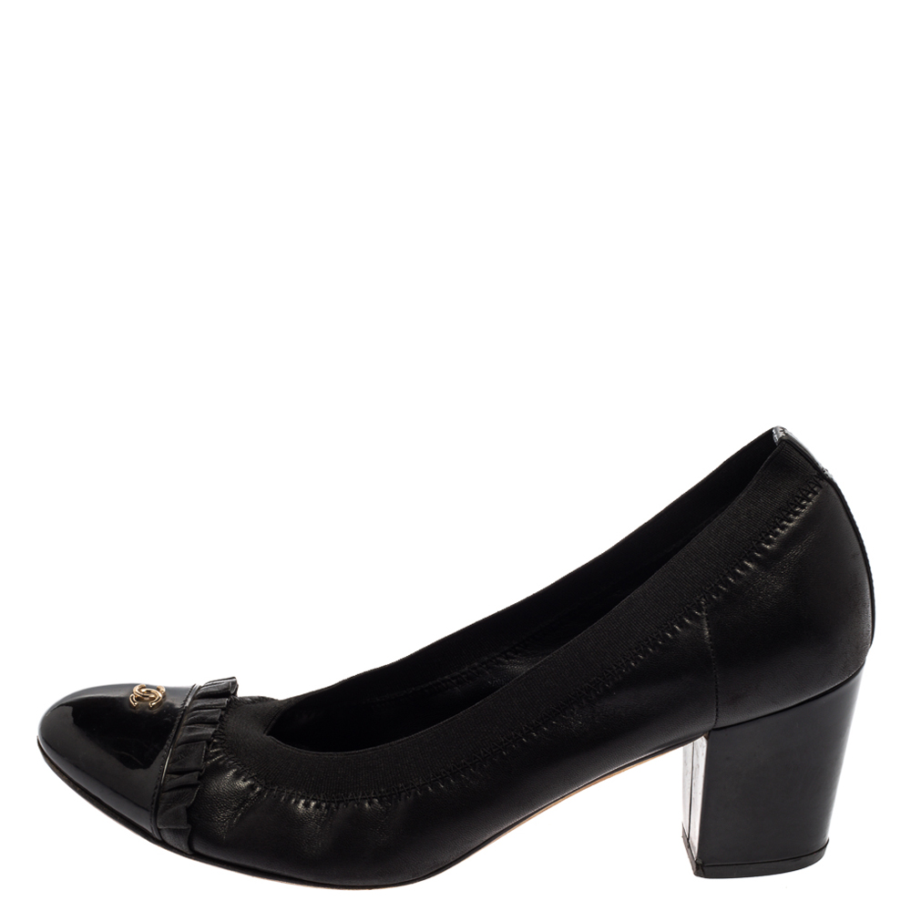 

Chanel Black Pleated Patent and Leather CC Cap Toe Scrunch Pumps Size