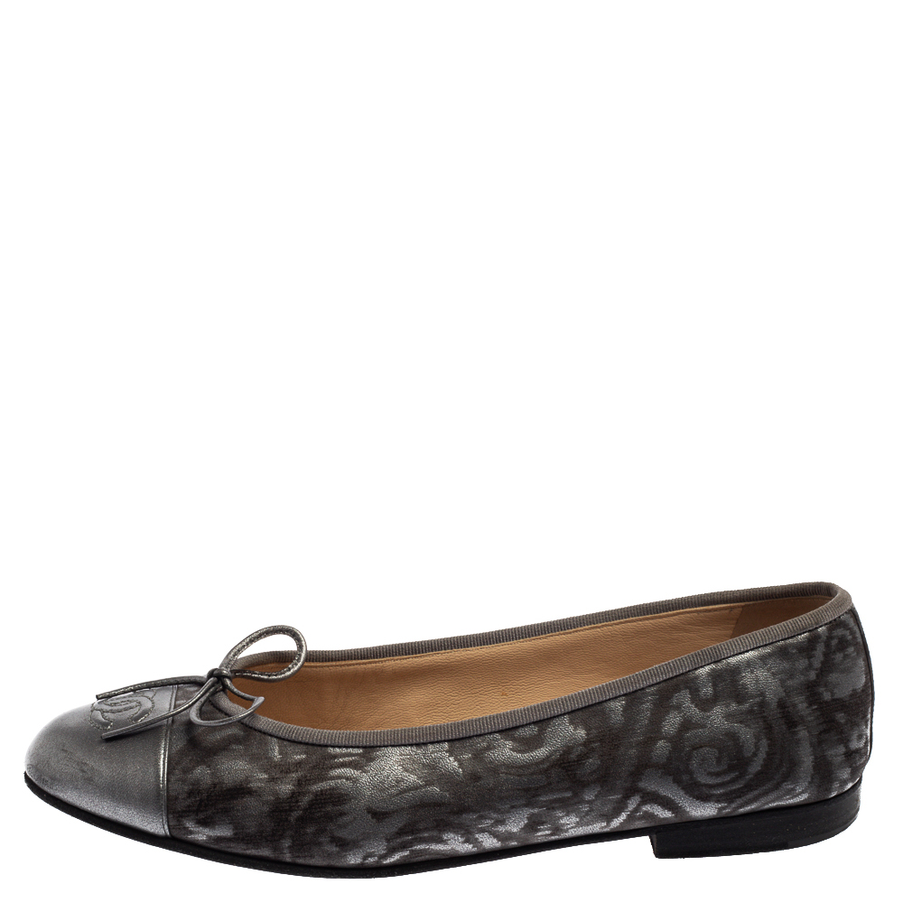 

Chanel Metallic Grey Leather Bow Ballet Flats Size