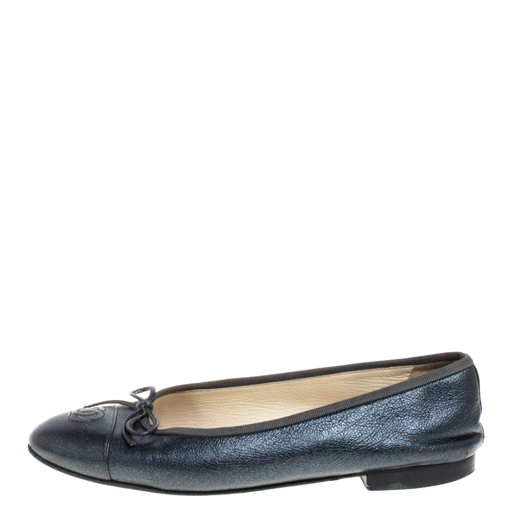 

Chanel Metallic Grey Leather CC Cap Toe Ballet Flats Size