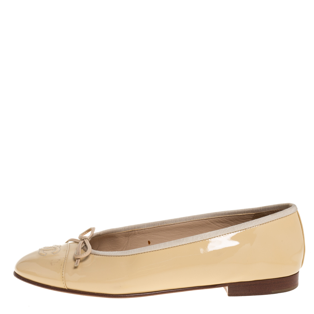 

Chanel Beige Patent Leather CC Cap Toe Ballet Flats Size